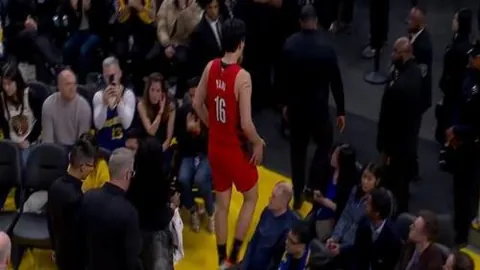 篮球盛宴！揭秘魔术对决骑士：独家让分解析，不容错过的精彩对决！